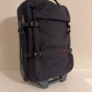 Filson Carry On Dryden bag
